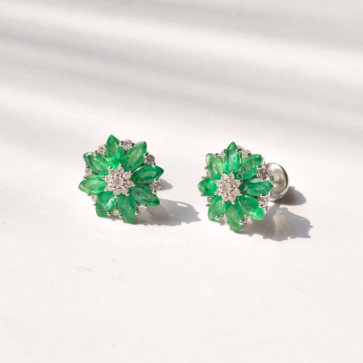 Brinco Flor Esmeraldas e Diamantes