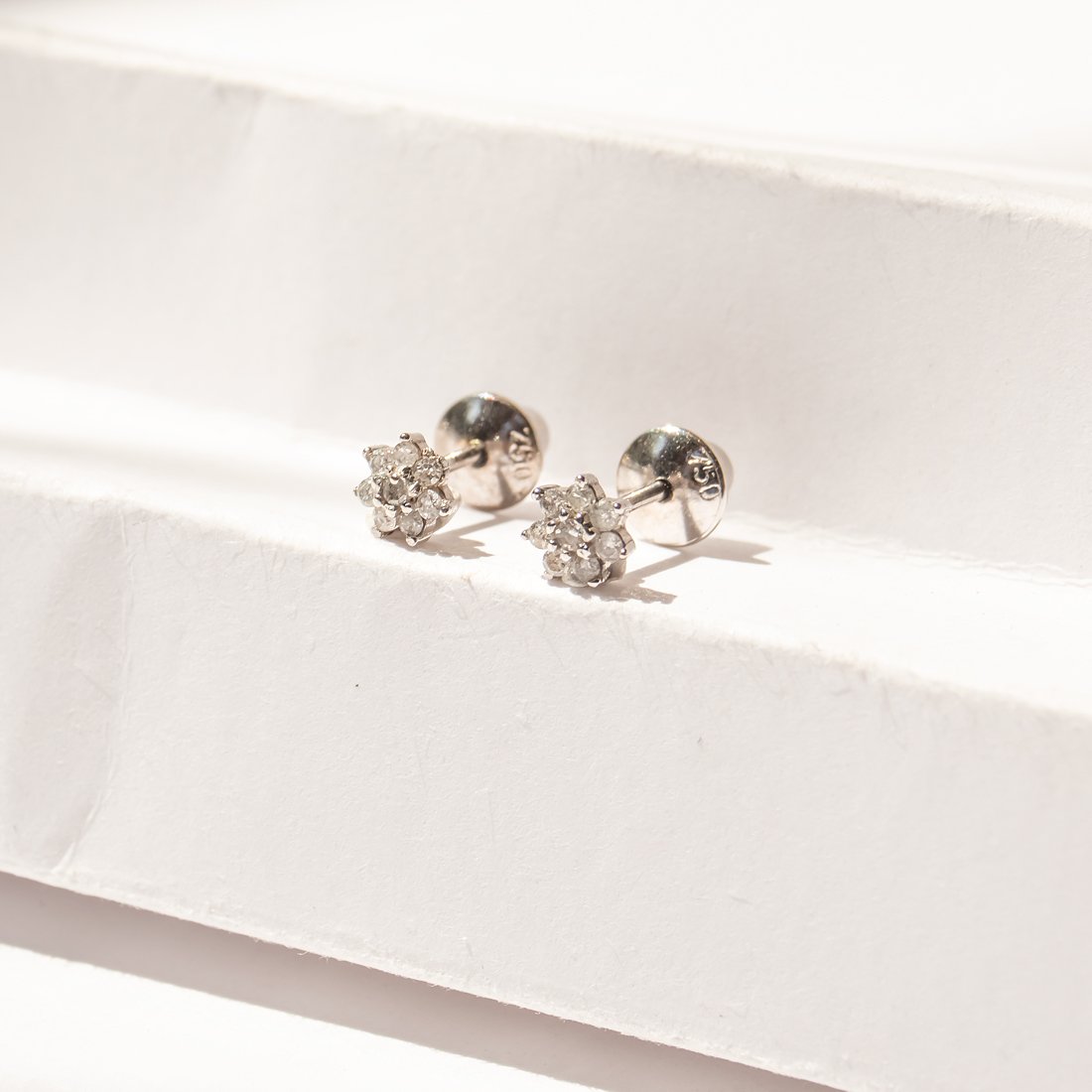 Brinco Florzinha Diamantes