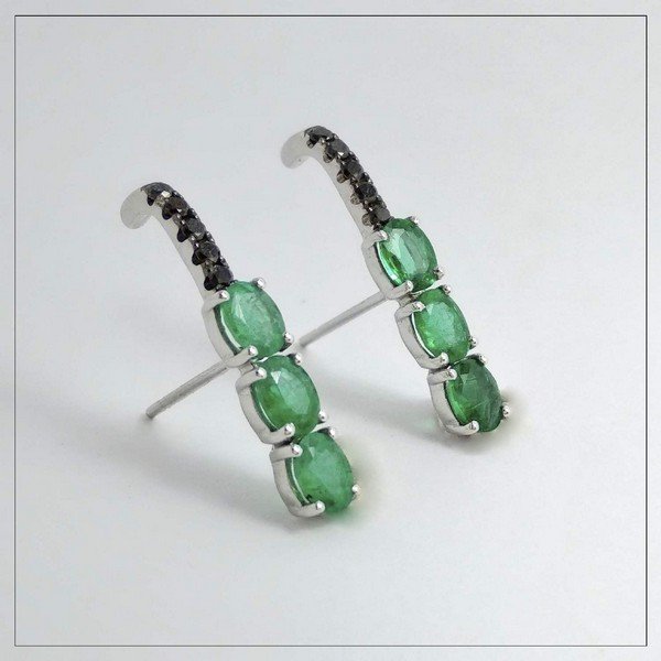 Brinco Garra Esmeraldas e Diamantes Negros