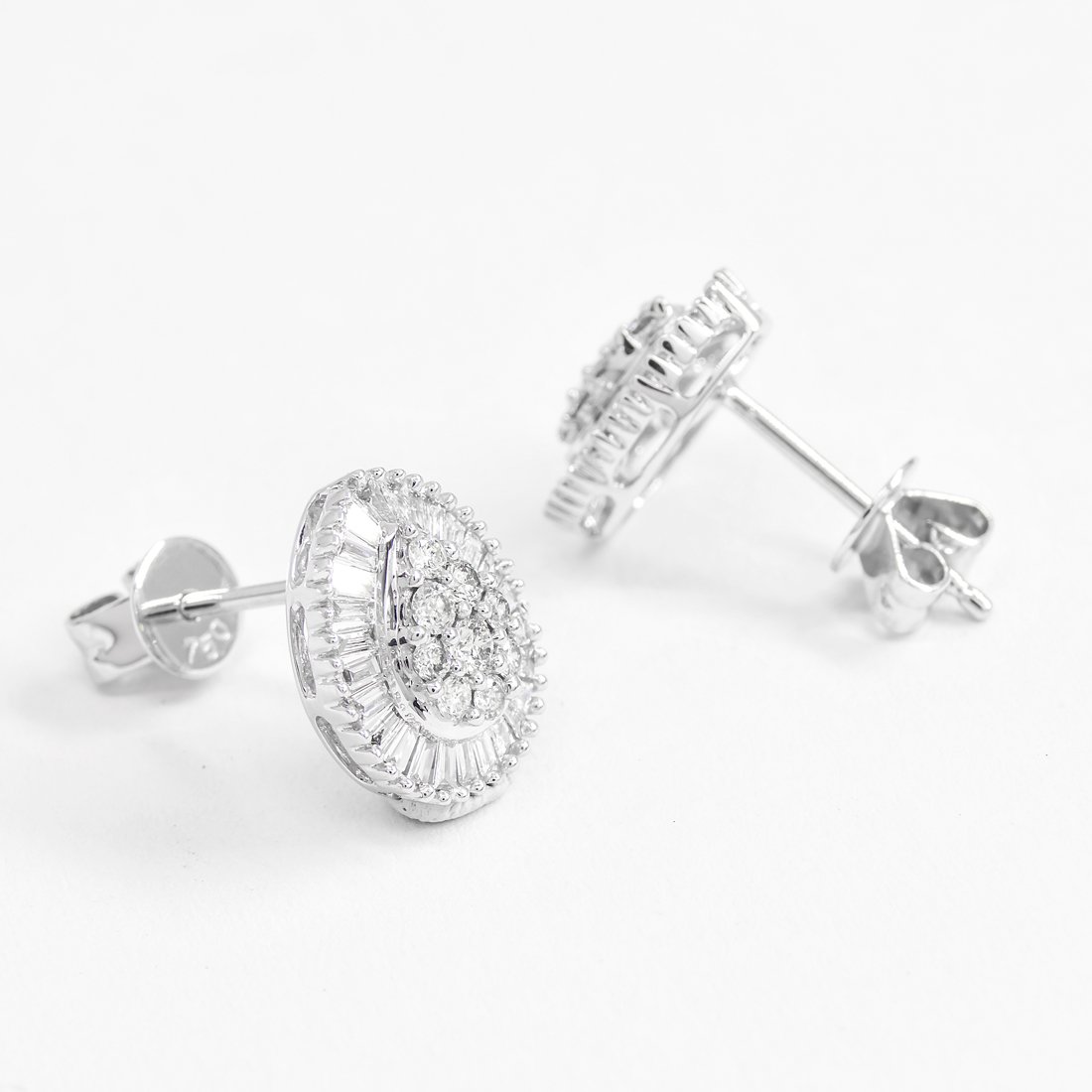 Brinco Gota Média Diamantes e Brilhantes e Baguetes 