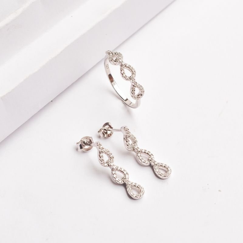 Brinco Longo Gotas Vazadas Stones