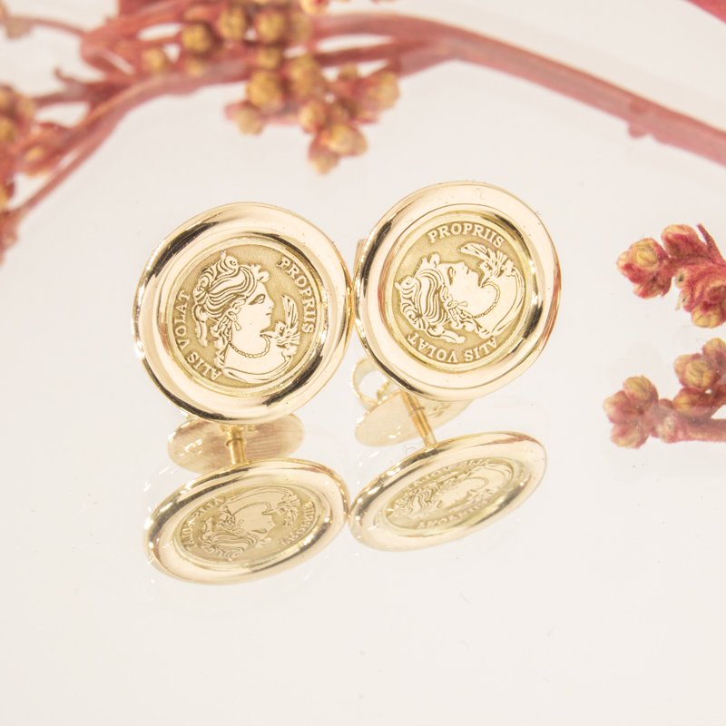Brinco Moeda Vintage Ouro 18K