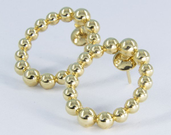 Brinco Oval Bolinhas 