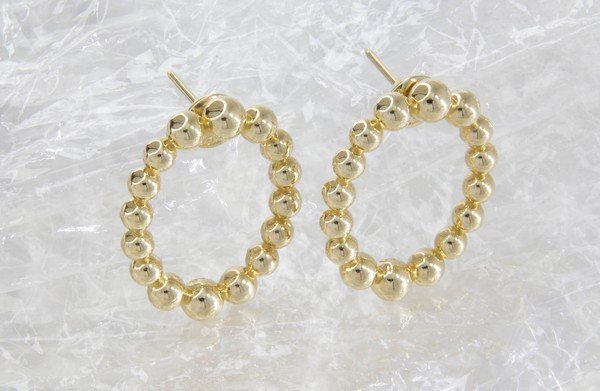 Brinco Oval Bolinhas 