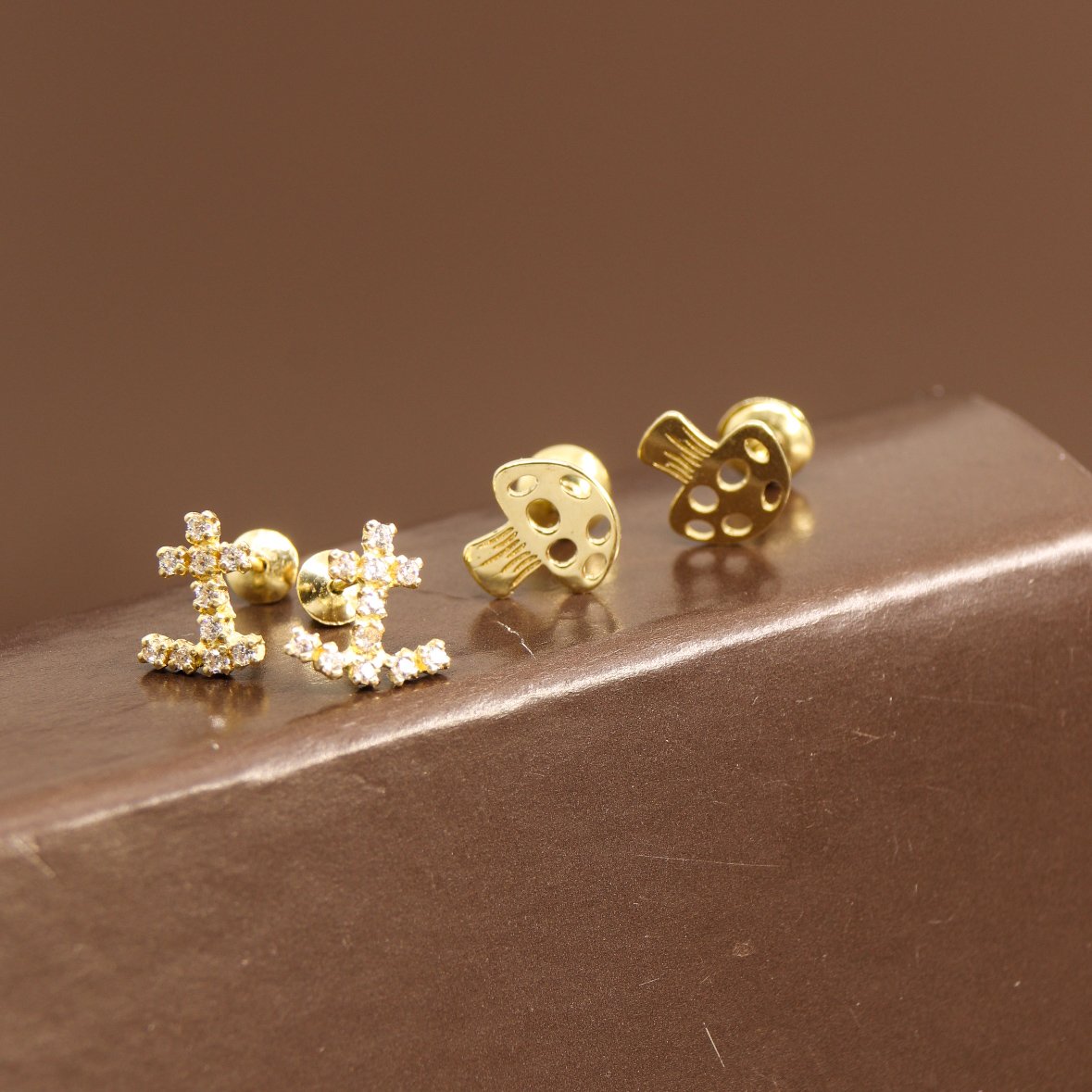 Brinco Petit Âncora Diamantes Ouro 18K