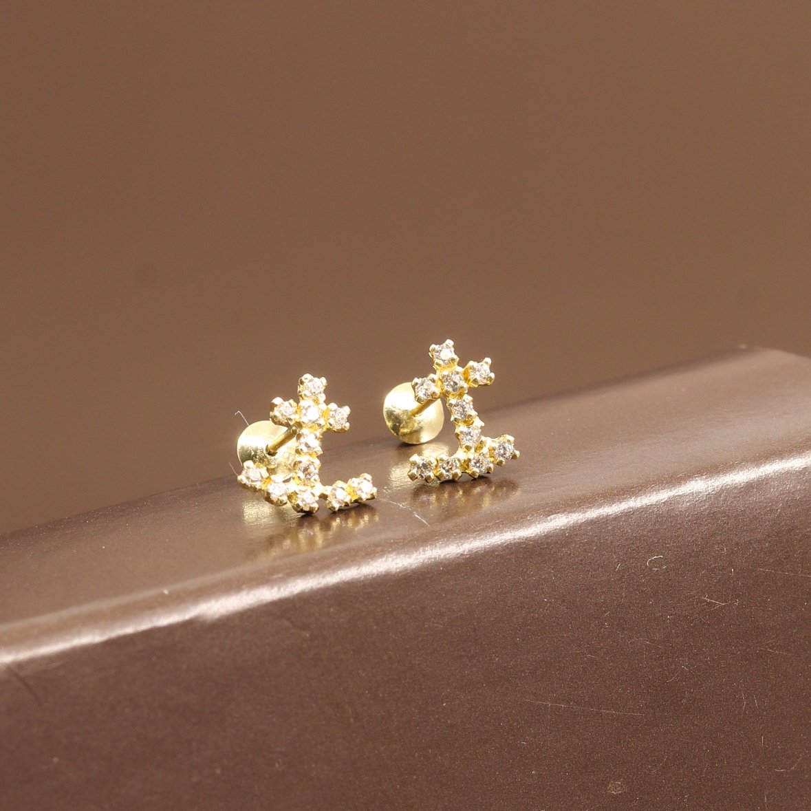 Brinco Petit Âncora Diamantes Ouro 18K