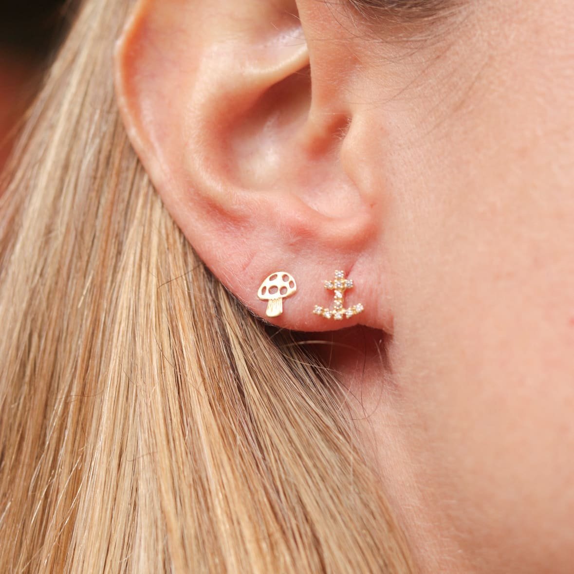 Brinco Petit Âncora Diamantes Ouro 18K