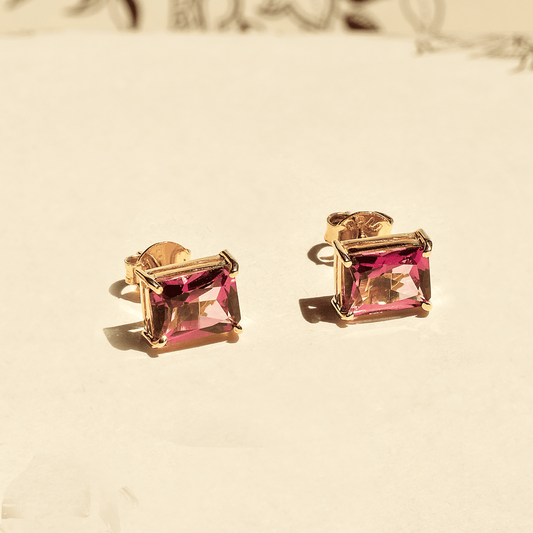 Brinco Solitário Topázio Rosa Retangular