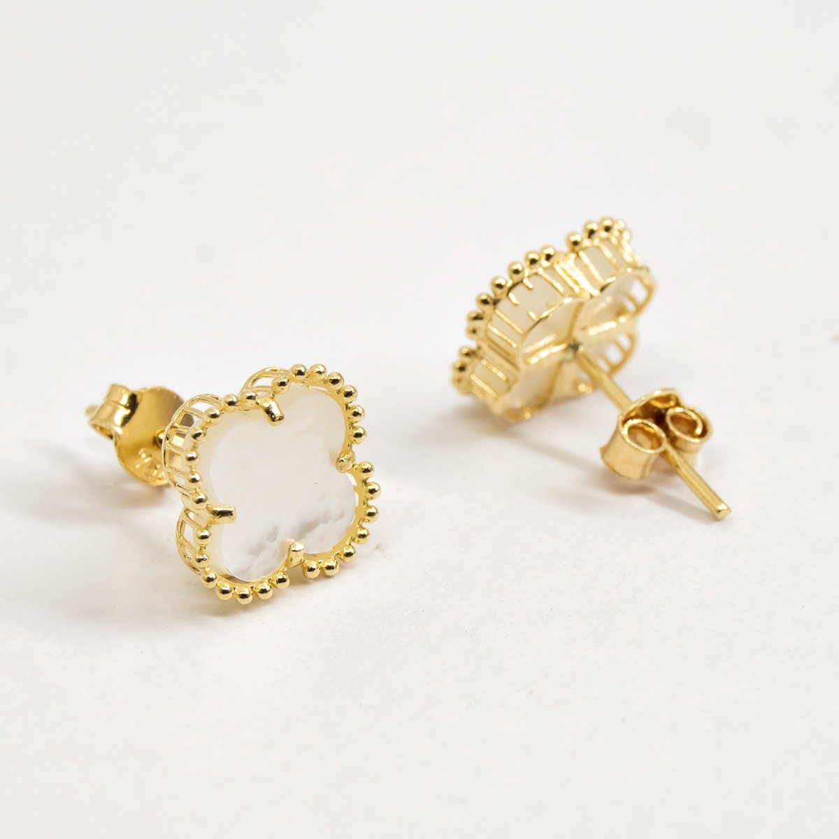 Brinco Trevo Madre Pérola Ouro 18k