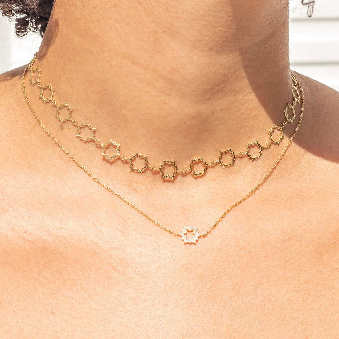 Choker Estrelas Coexist Ouro 18K