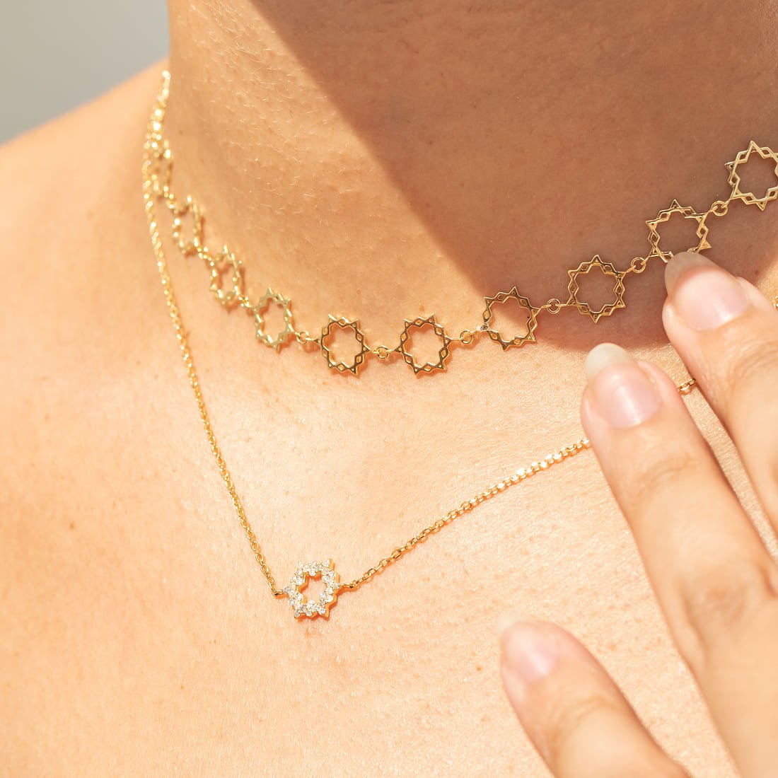 Choker Estrelas Coexist Ouro 18K