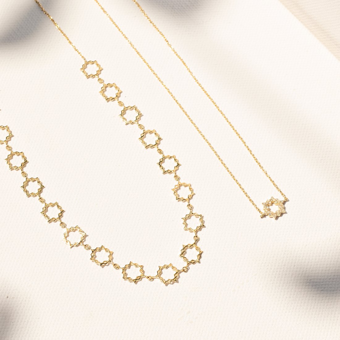 Choker Estrelas Coexist Ouro 18K