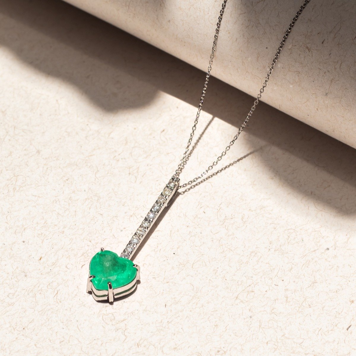Colar Blash Coração Esmeralda Palito Diamantes 