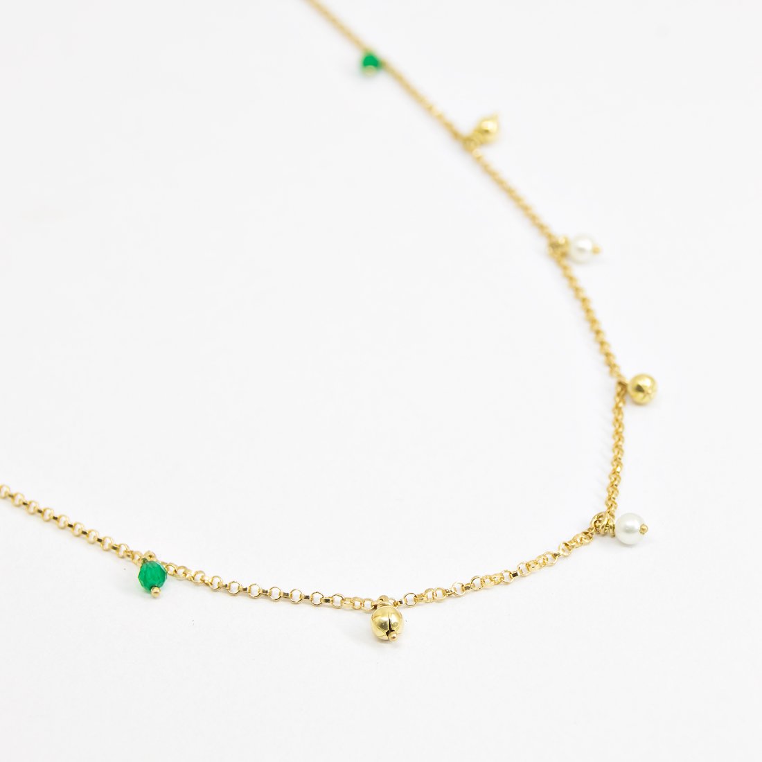 Colar Bolinhas Ouro Pérolas e Esmeraldas