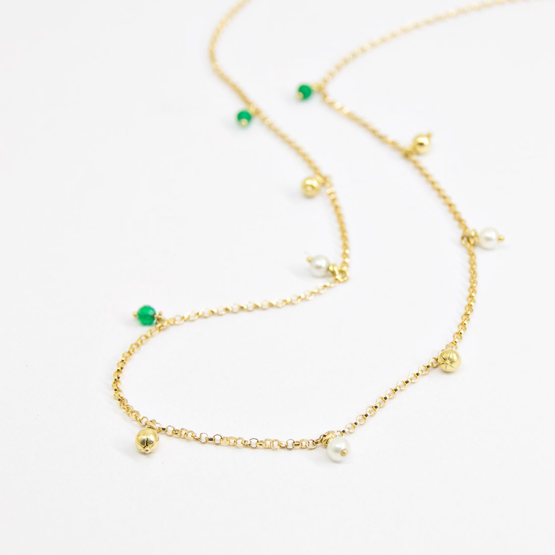 Colar Bolinhas Ouro Pérolas e Esmeraldas