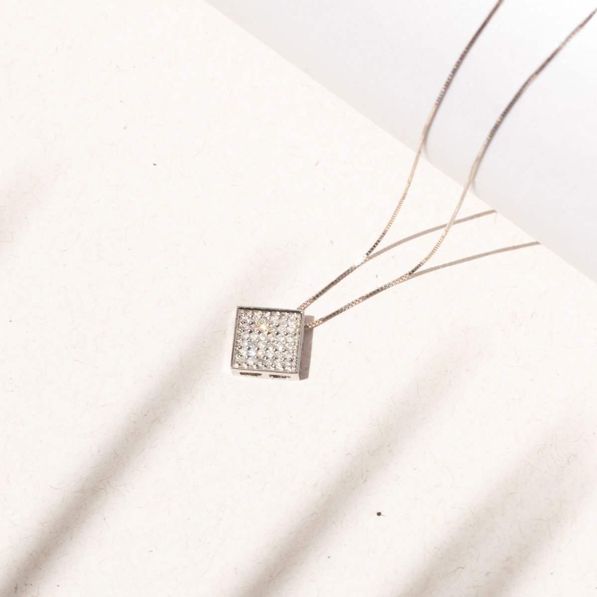 Colar Chuveiro Quadrado Diamantes