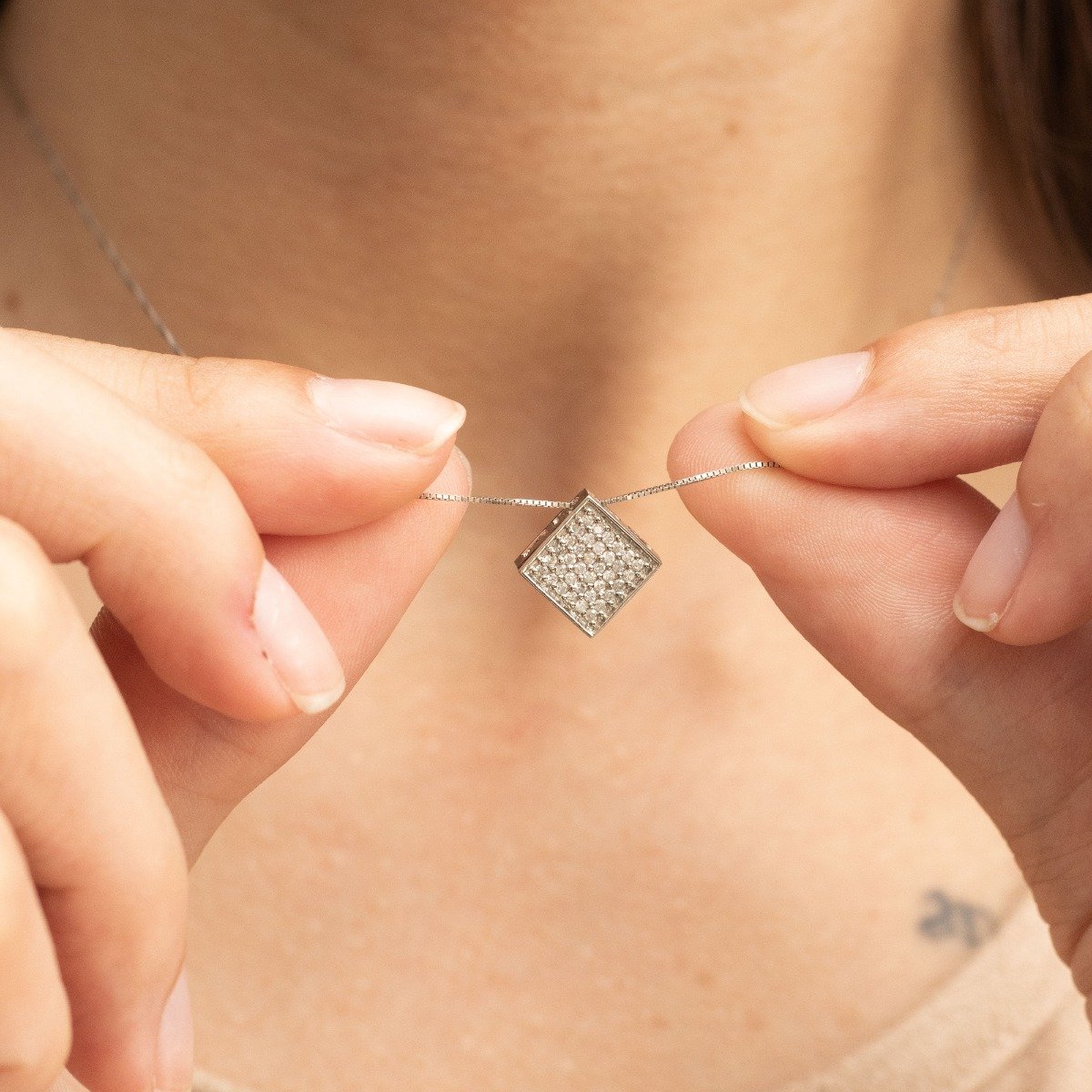 Colar Chuveiro Quadrado Diamantes