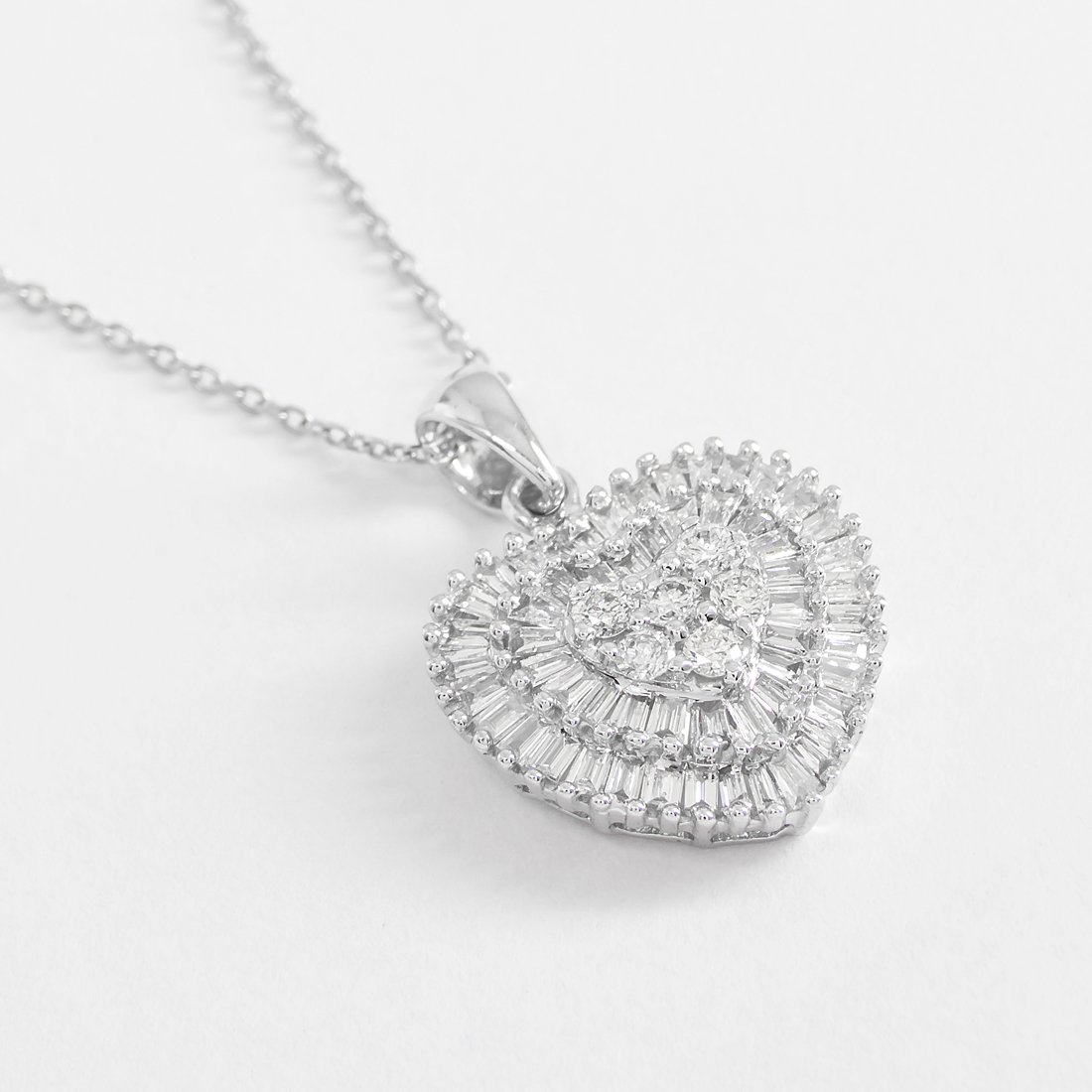 Colar Coração Brilhantes Brilhantes e Baguetes e Patilhas de Diamantes