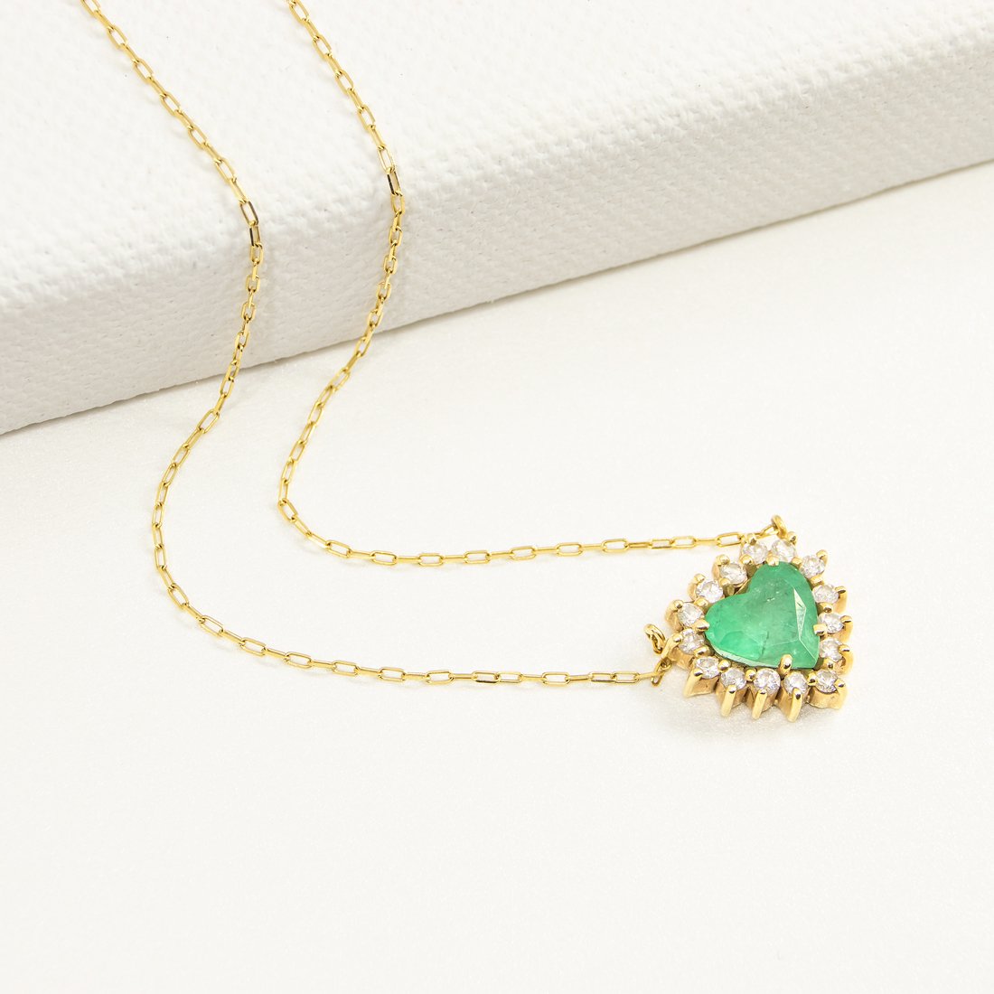 Colar Coração Esmeralda e Diamantes