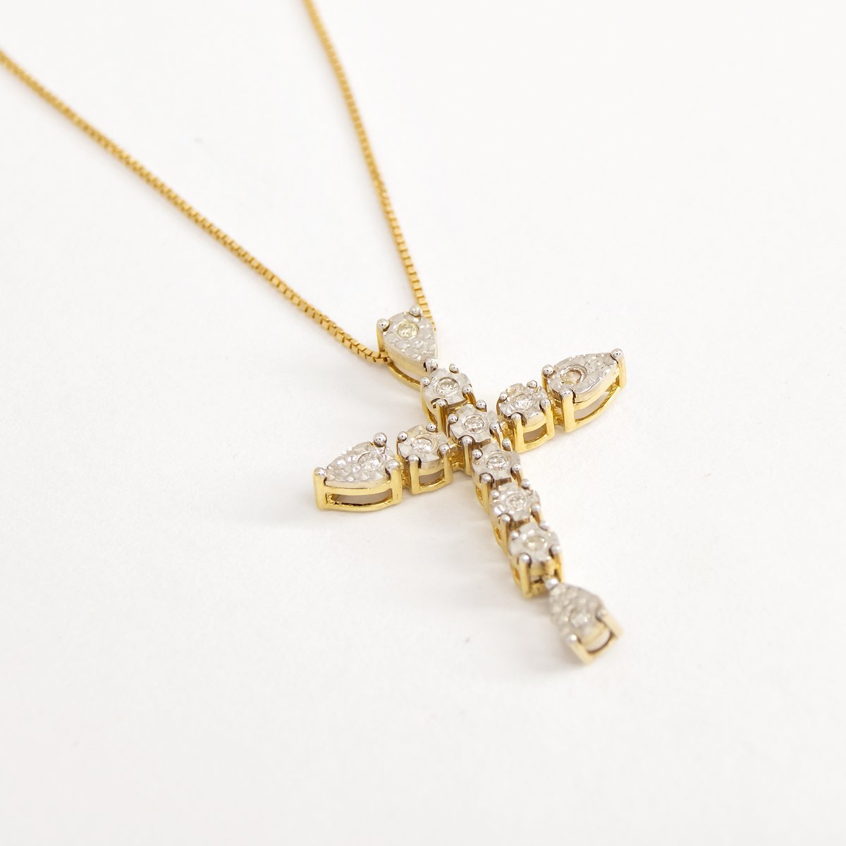 Colar Cruz Estilizada Diamantes Ouro 18k