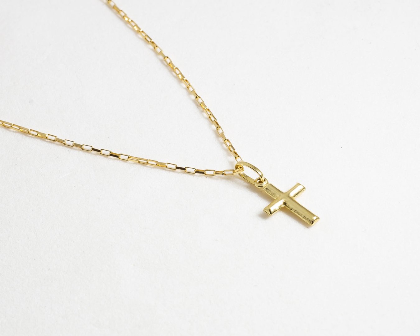 Colar Cruz Petit Ouro 18K