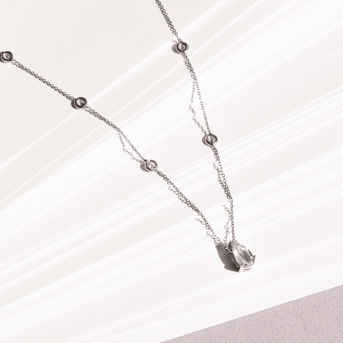 Colar Gota Turmalina Paraíba e Pastilhas Diamantes