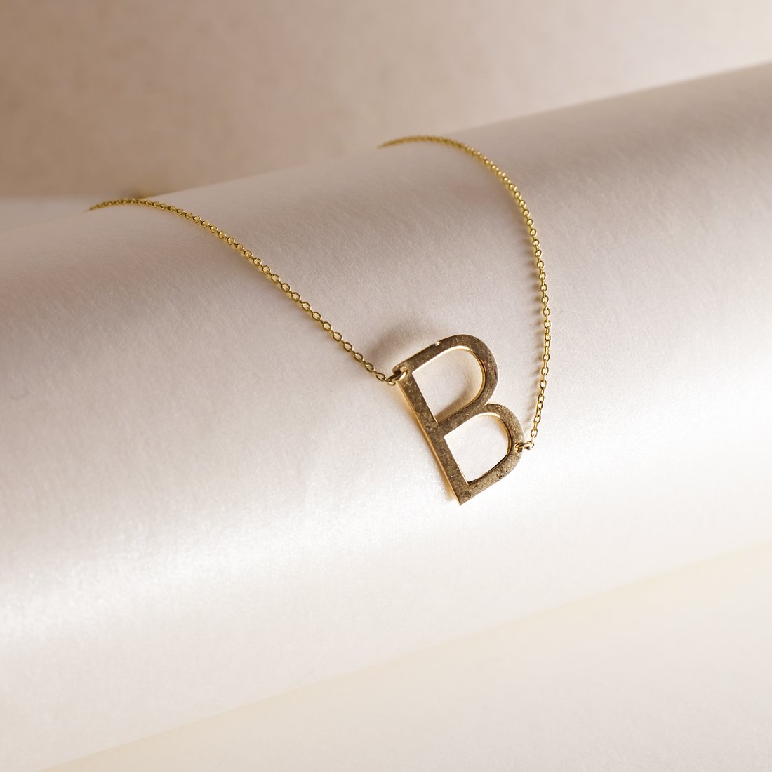 Colar Letra Grande Ouro 18K