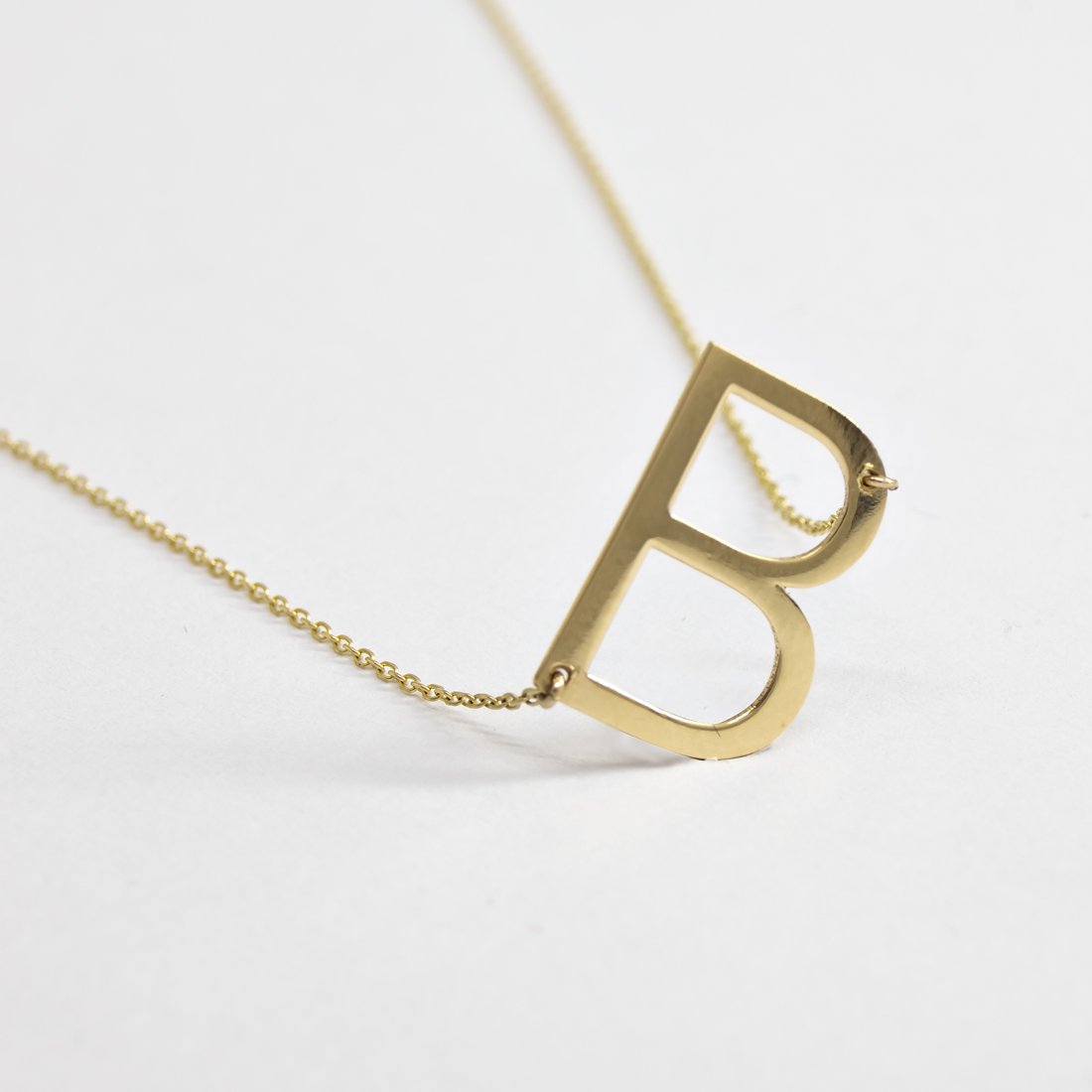 Colar Letra Grande Ouro 18K