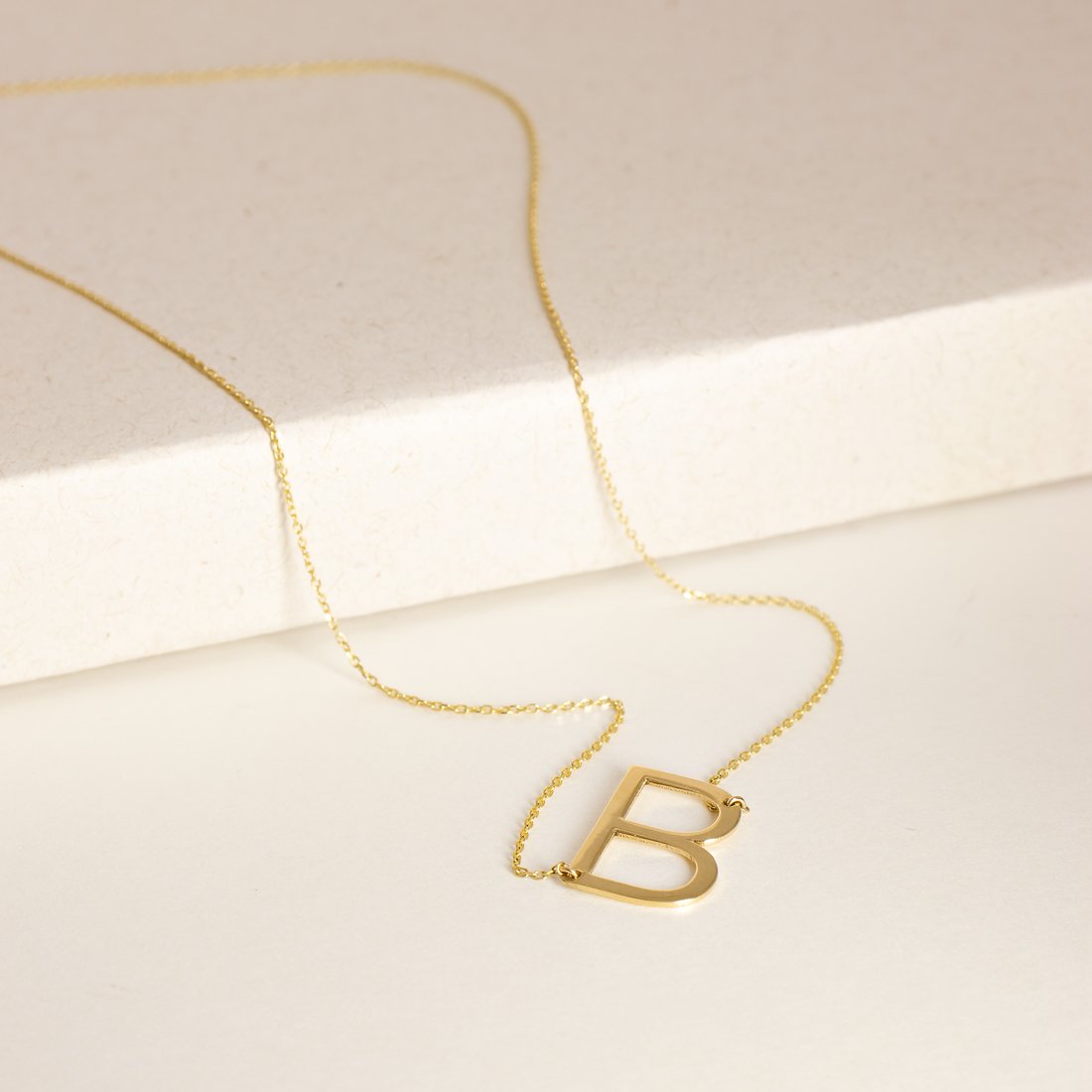 Colar Letra Grande Ouro 18K