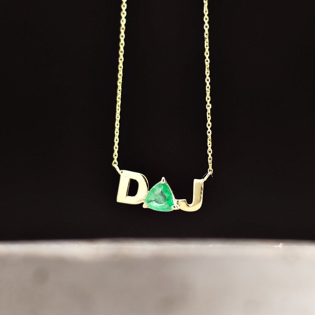 Colar Letra Personalizada Trilhon Esmeralda 