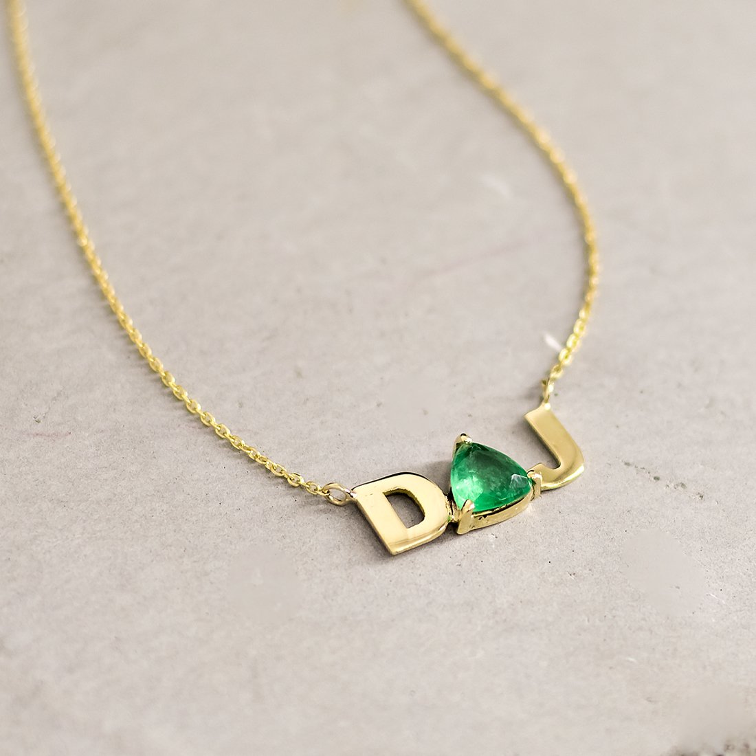 Colar Letra Personalizada Trilhon Esmeralda 