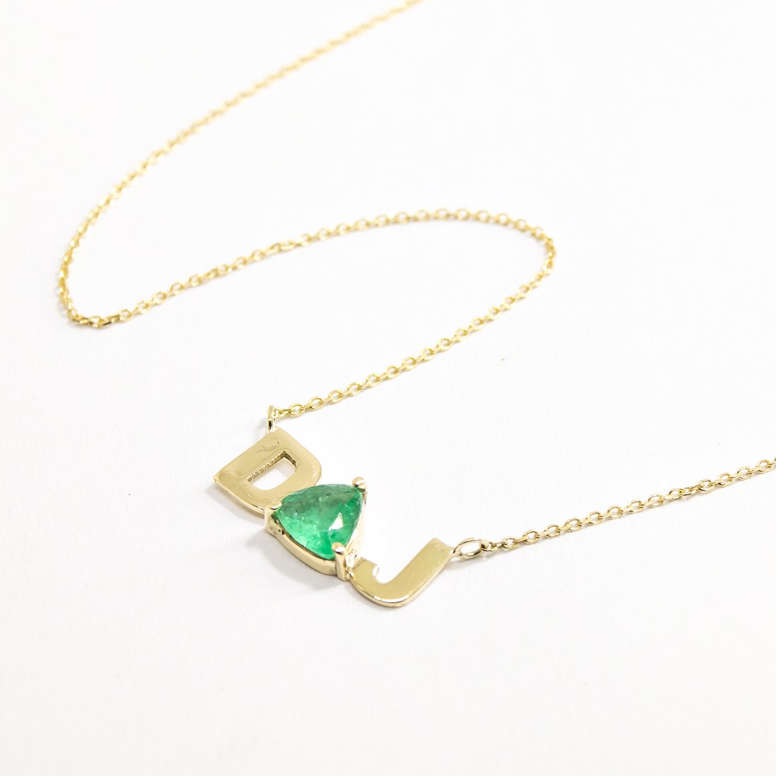 Colar Letra Personalizada Trilhon Esmeralda 