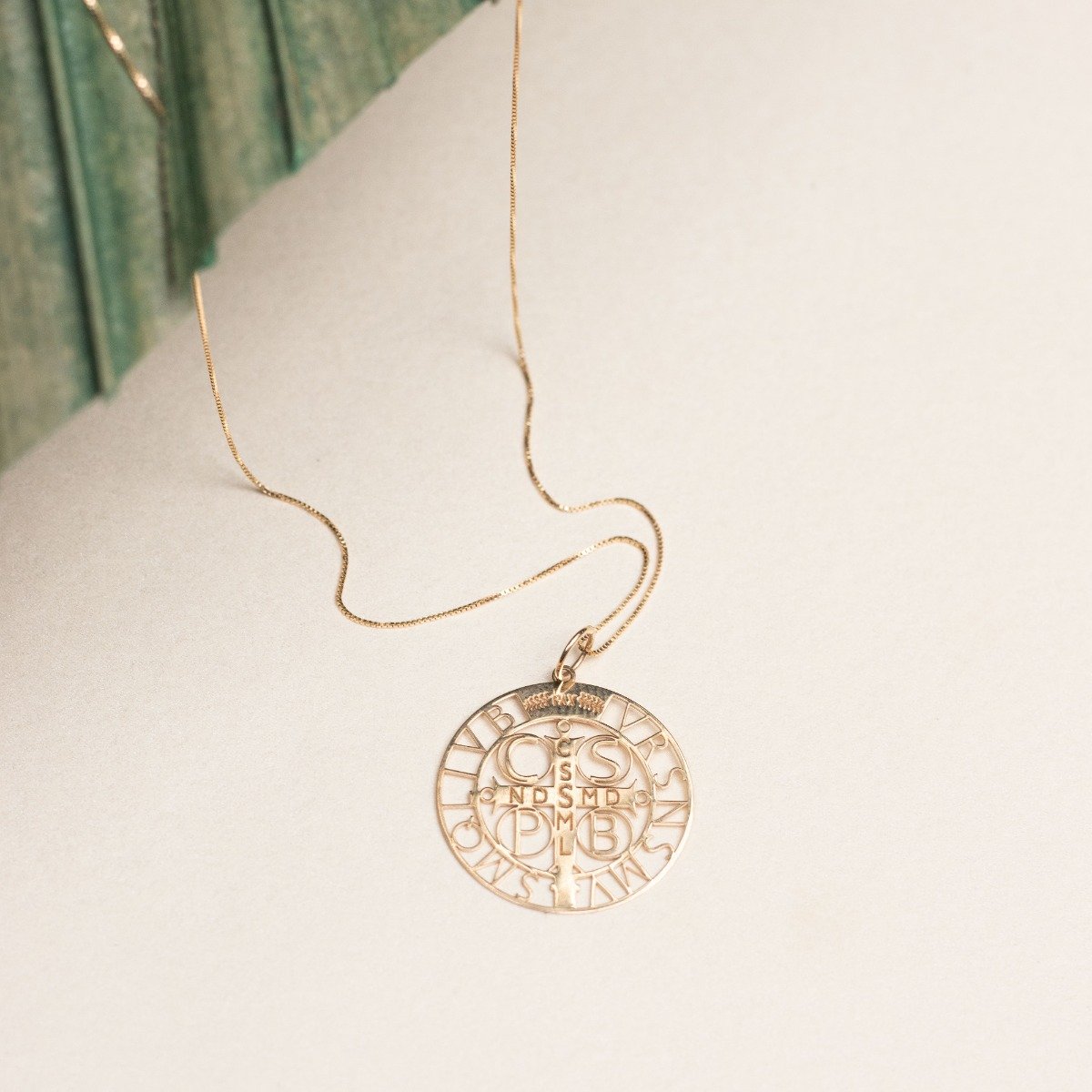 Colar Medalha de São Bento Ouro 18K
