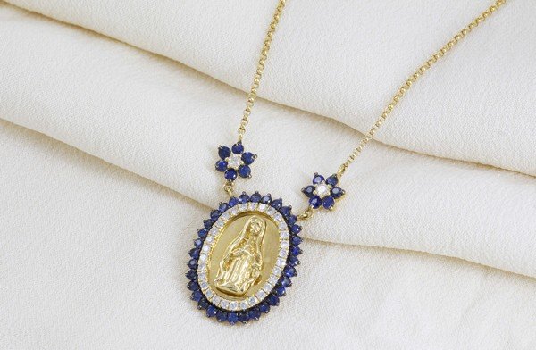 Colar Medalha Nossa Senhora Diamantes e Safiras Azuis
