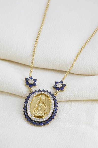 Colar Medalha Nossa Senhora Diamantes e Safiras Azuis