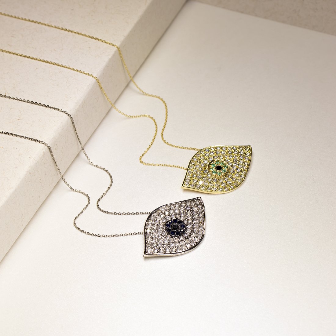 Colar Olho Grego Power Diamantes e Esmeraldas