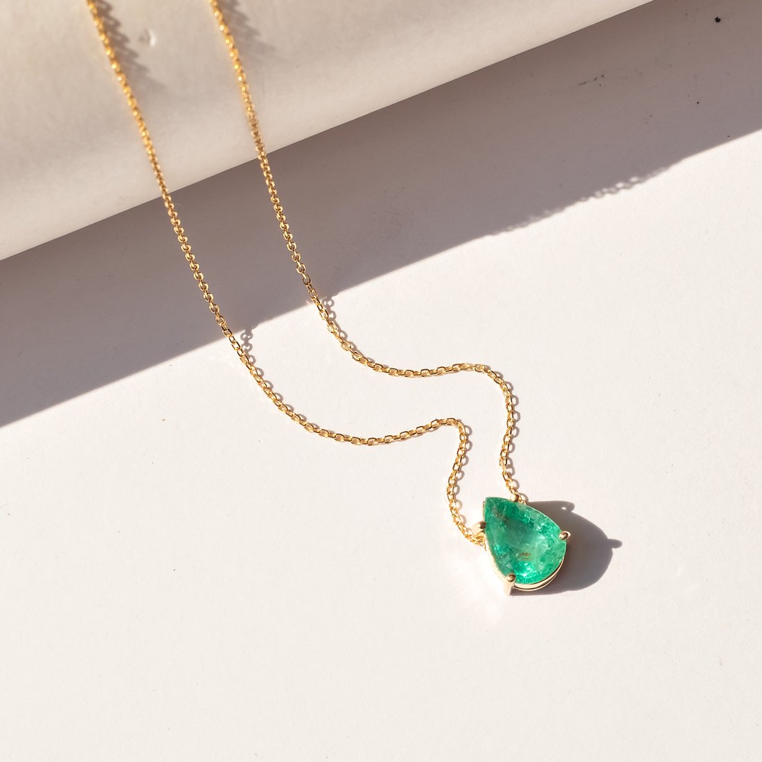 Colar Ouro 18K Gota Esmeralda