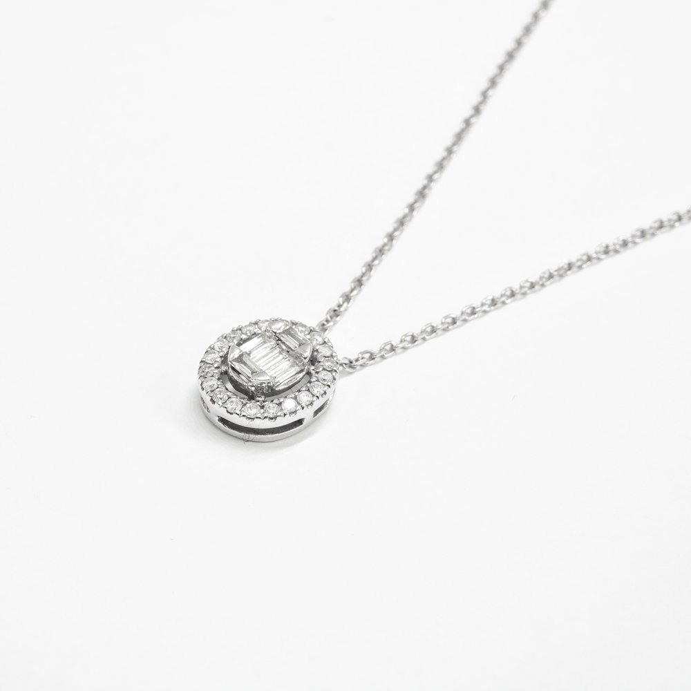 Colar oval baguetes e diamantes 