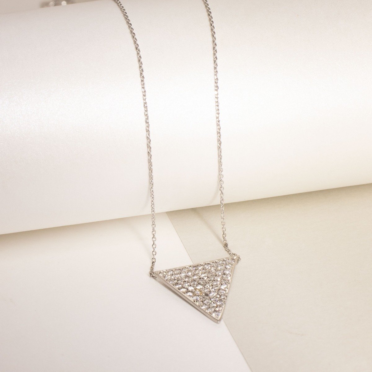 Colar power Triangulo Diamantes