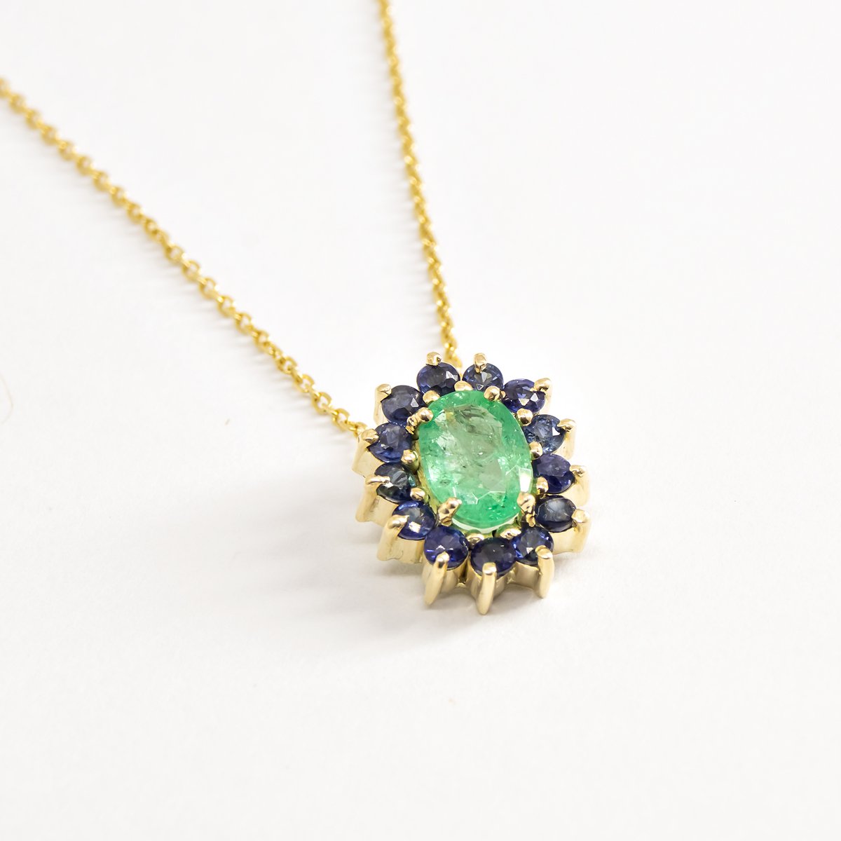 Colar Princess Oval Esmeralda e Safiras Azuis