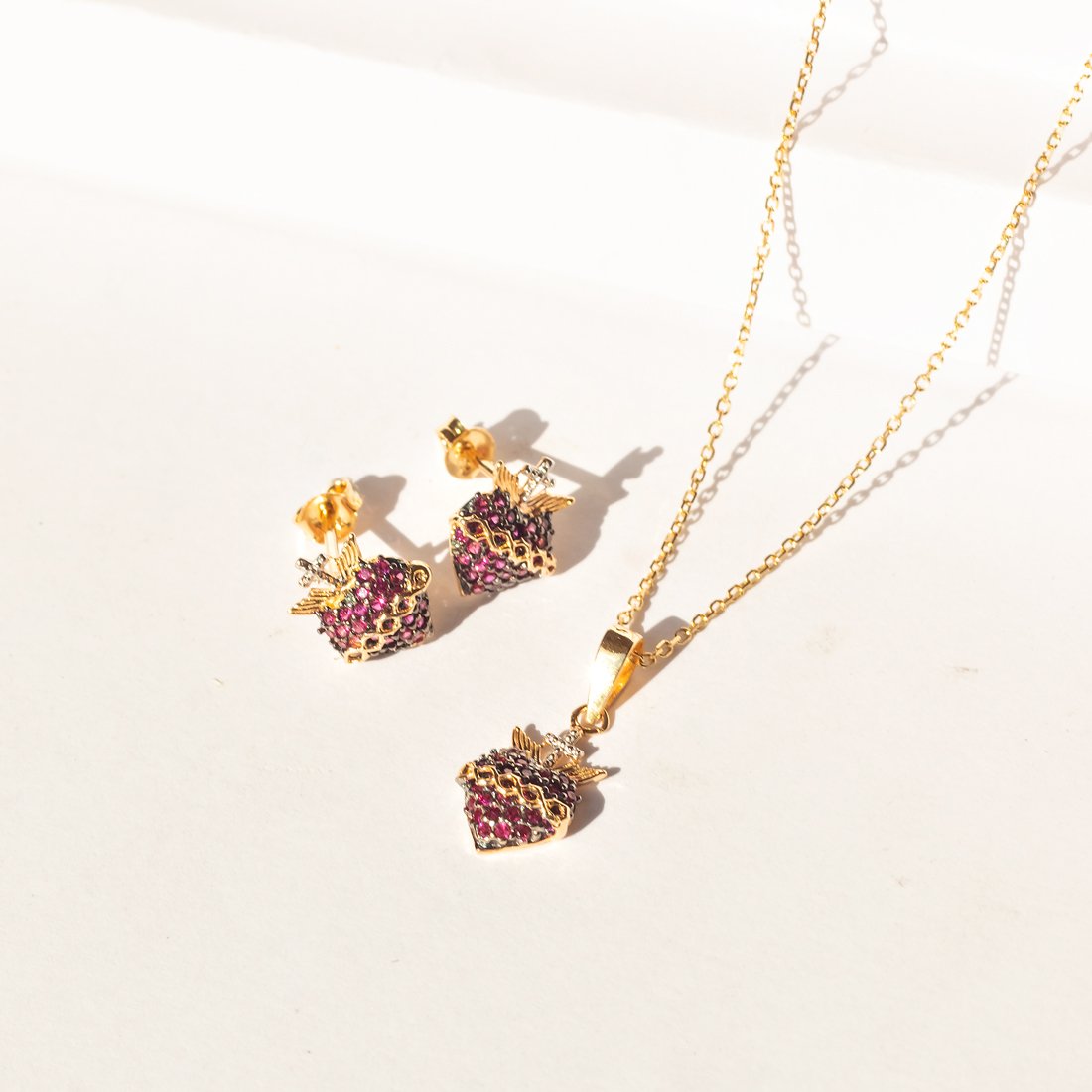 Colar Sagrado Coração Zircônias Rubi 18k