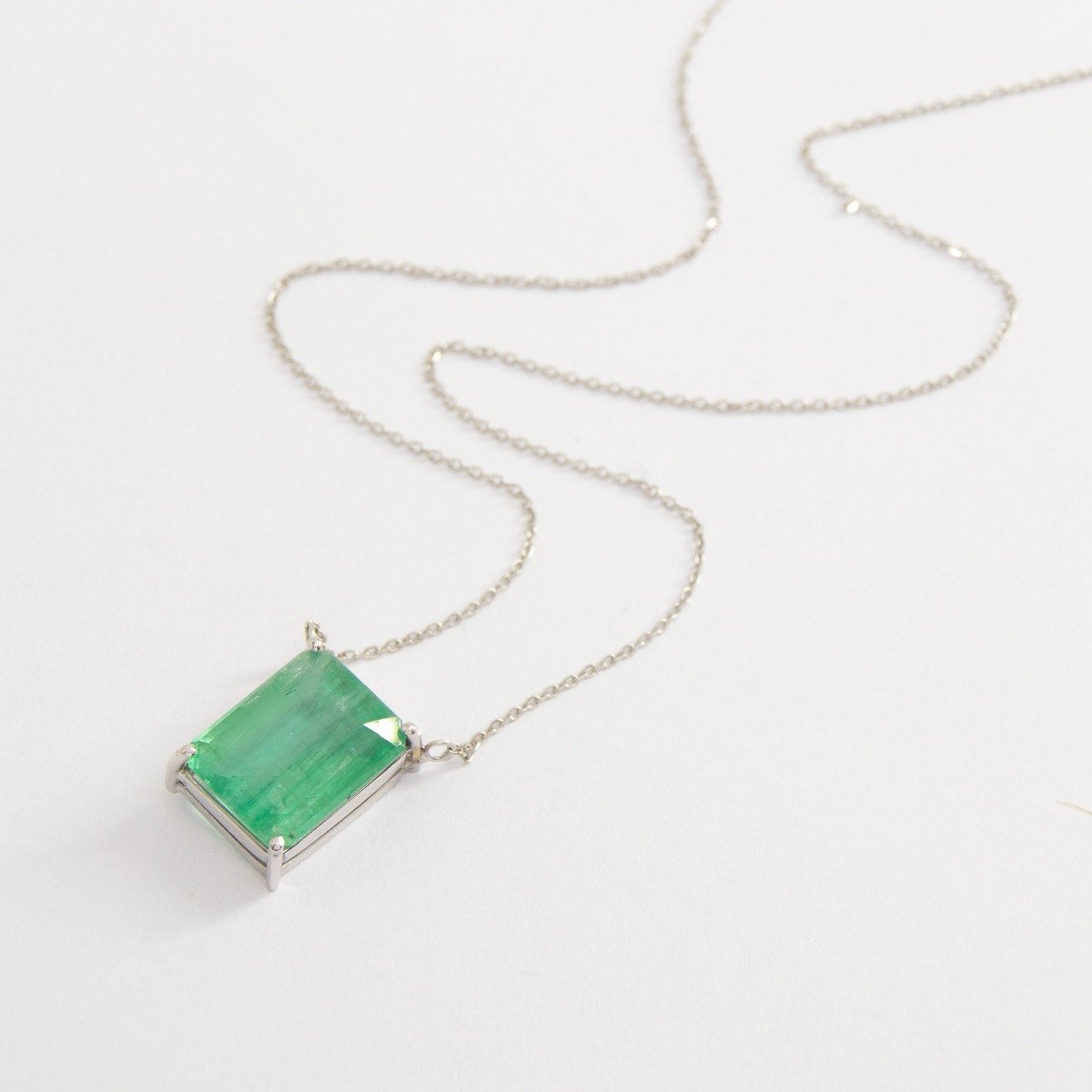 Colar Solitário Esmeralda Retangular em Ouro 18k