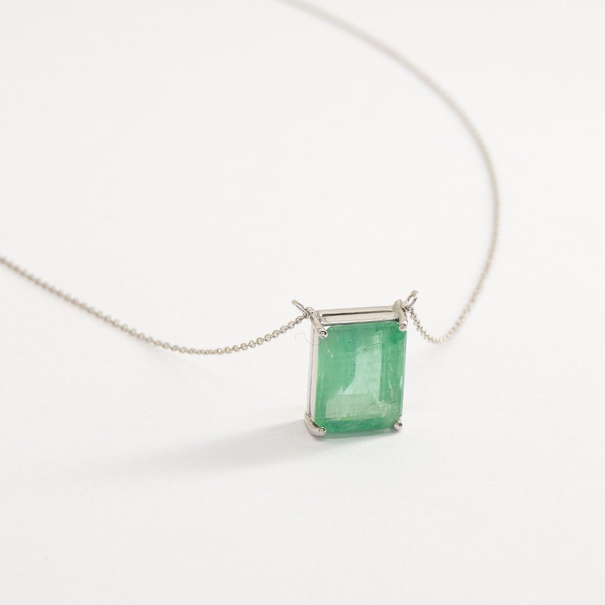 Colar Solitário Esmeralda Retangular em Ouro 18k