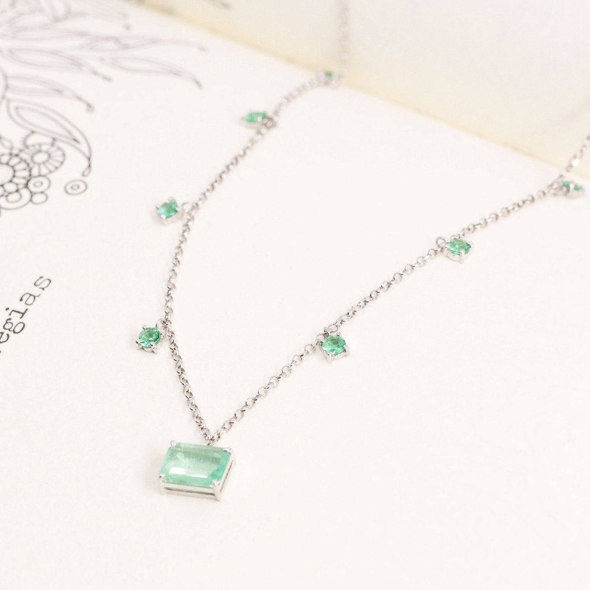 Colar Stunning Esmeraldas