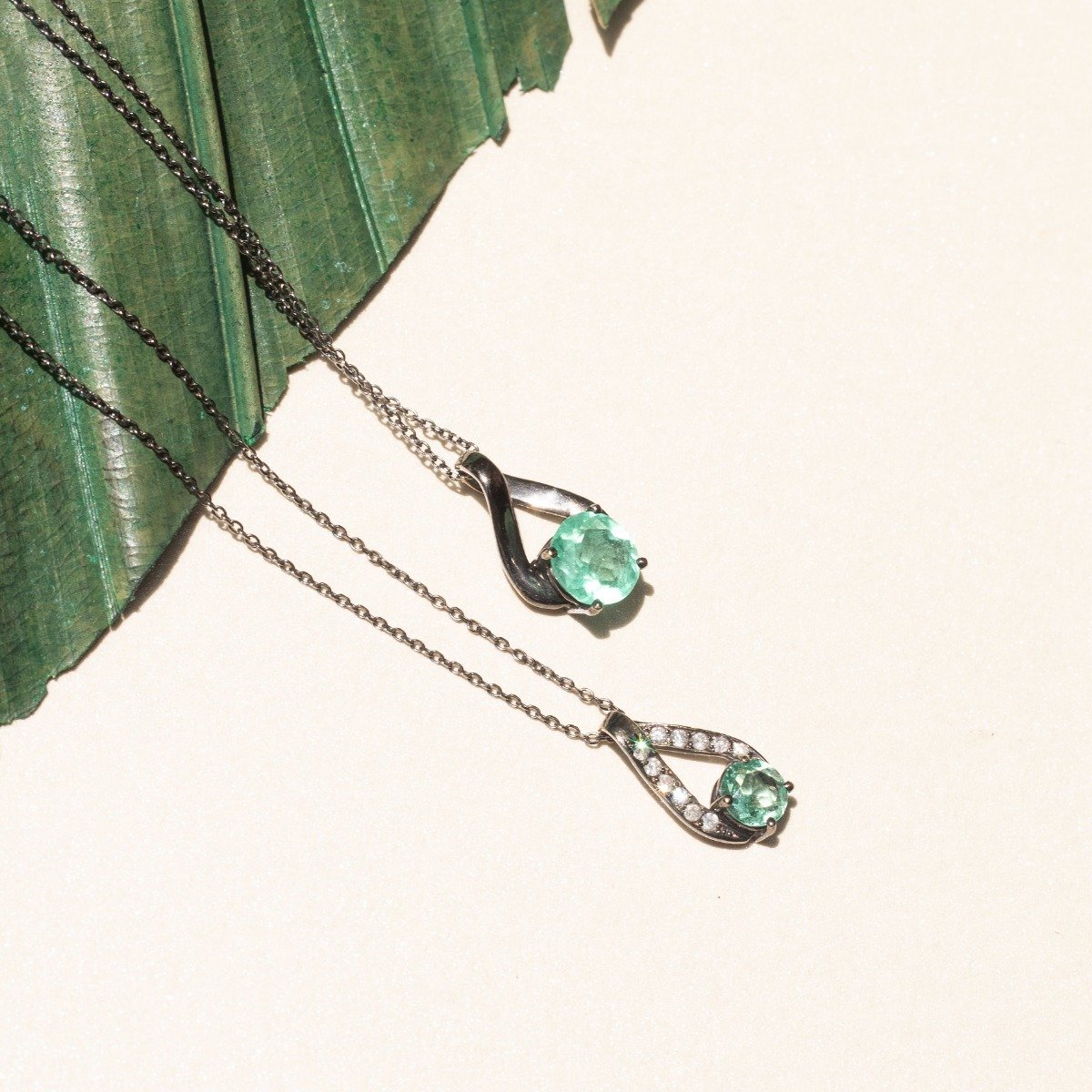 Colar Torsion Esmeralda Colombiana e Diamantes