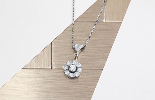 Colar Triangle Flower Diamante Extras