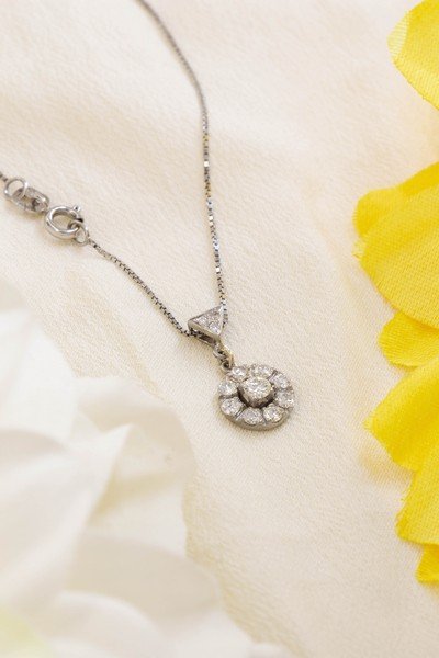 Colar Triangle Flower Diamante Extras