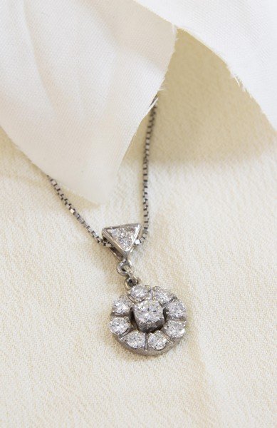 Colar Triangle Flower Diamante Extras