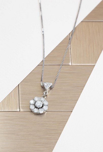 Colar Triangle Flower Diamante Extras