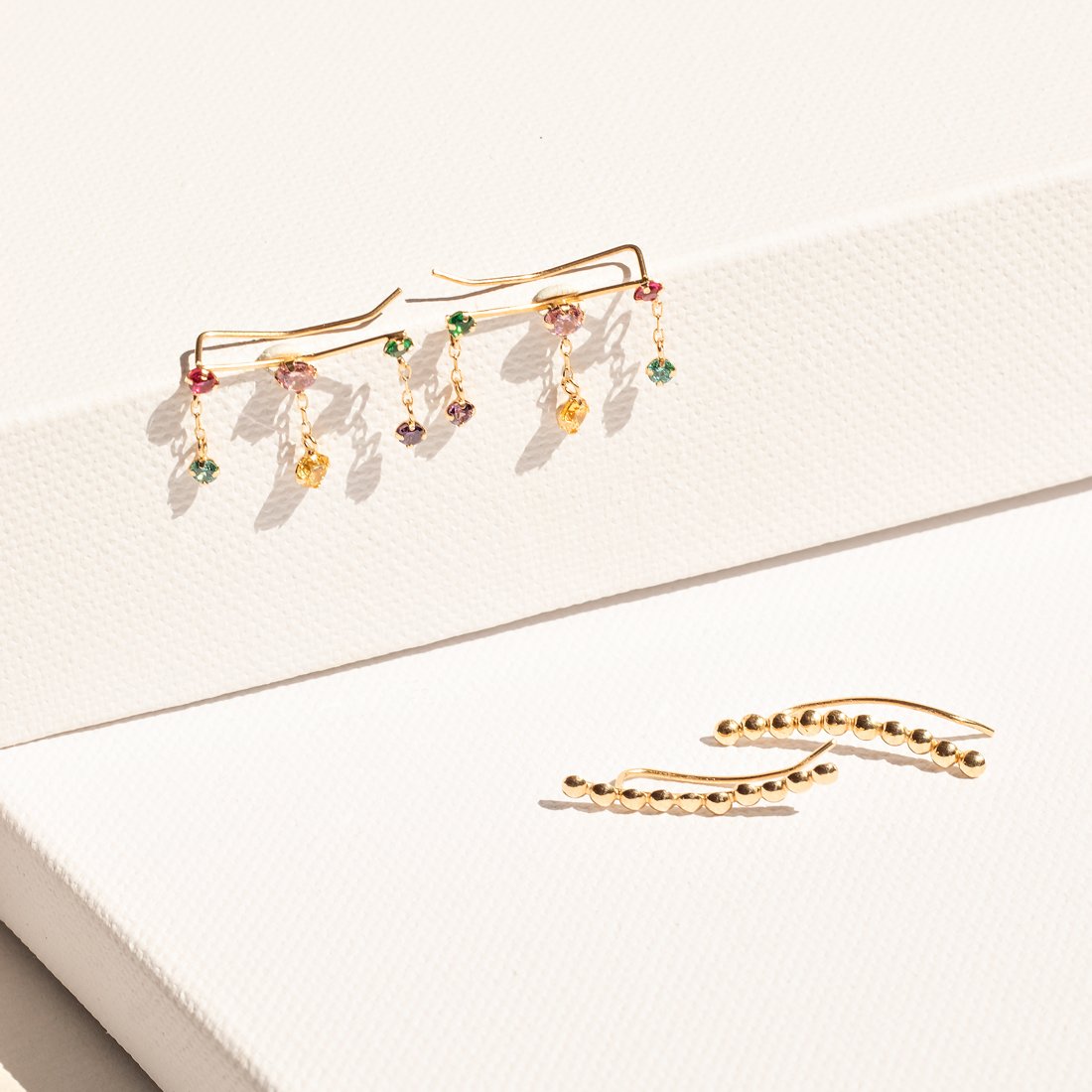 Earcuff Bolinhas Ouro Liso